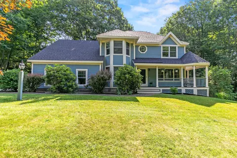 68 Graystone Ln, Portland, ME 04103