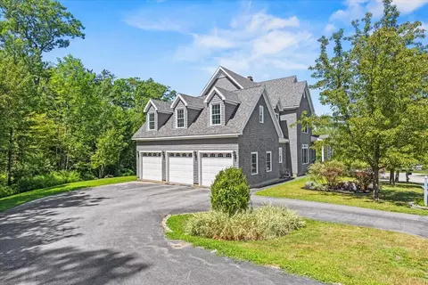 18 Oakwood Dr, South Portland, ME 04106