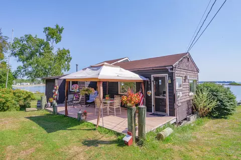 79 Canns Beach Rd, Owls Head, ME 04854