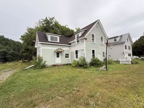19 Depot St, Mattawamkeag, ME 04459