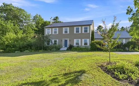 36 Peacedale Dr, Northport, ME 04849