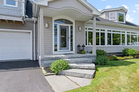 9 Loveitts Field Rd, South Portland, ME 04106