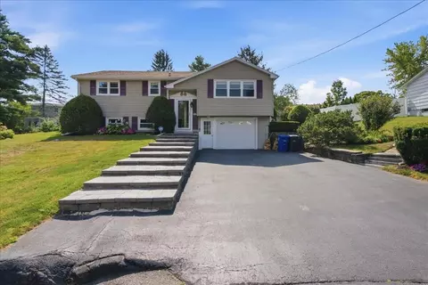 2 Quaker Rd, Westbrook, ME 04092