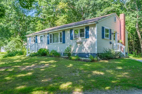 9 Pleasant Dr, Waterboro, ME 04030