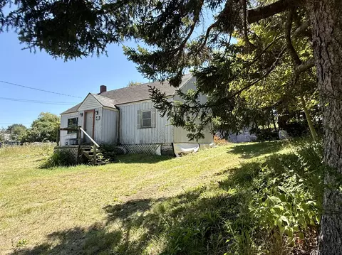 10 Dresner St, Eastport, ME 04631