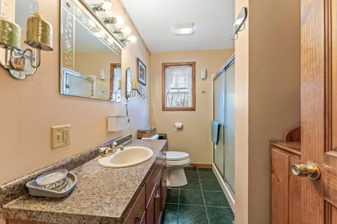Bath - 3312 W River Rd, Sidney, ME 04330 photo 3 of 5