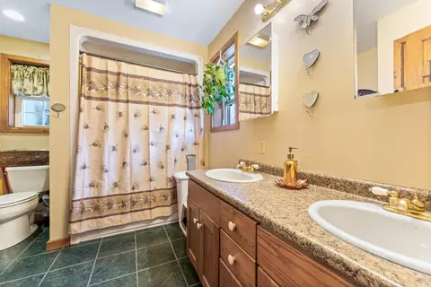 Bath - 3312 W River Rd, Sidney, ME 04330 photo 1 of 5