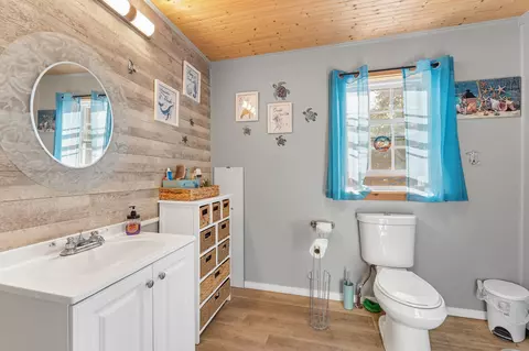 Bath - 3312 W River Rd, Sidney, ME 04330 photo 5 of 5