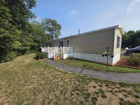 30 Hilltop Ct, Turner, ME 04282