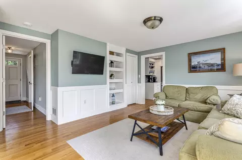 Living - 6 Settlers Way, Gorham, ME 04038 photo 3 of 4