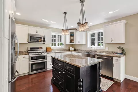 Kitchen - 7 Arrowhead Ridge Rd, Freeport, ME 04032 photo 1 of 5