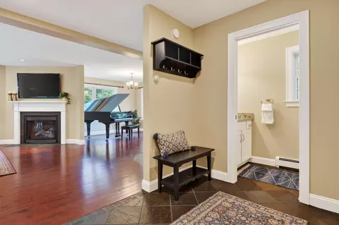 Entry Way - 7 Arrowhead Ridge Rd, Freeport, ME 04032 photo 3 of 5