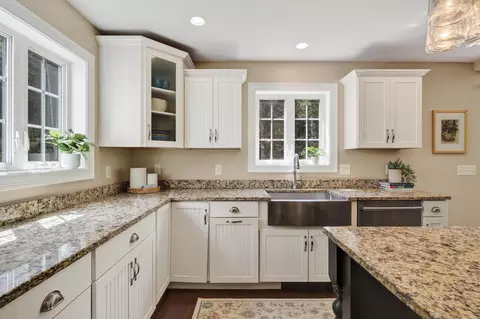 Kitchen - 7 Arrowhead Ridge Rd, Freeport, ME 04032 photo 2 of 5