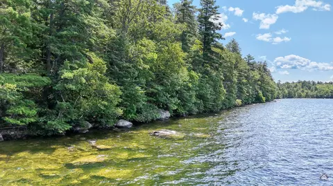 2 Perkins Cove Lane, Oxford, ME 04270