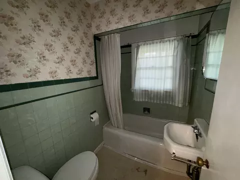Bath - 6 Fairview Ave, Augusta, ME 04330 photo 1 of 2