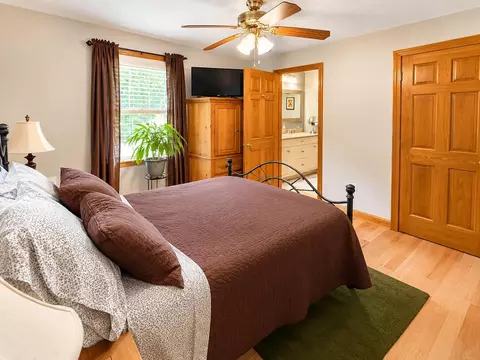 Bedroom - 866 Greenbush Rd, Exeter, ME 04435 photo 2 of 4