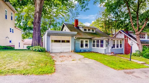 54 Lake St, Auburn, ME 04210
