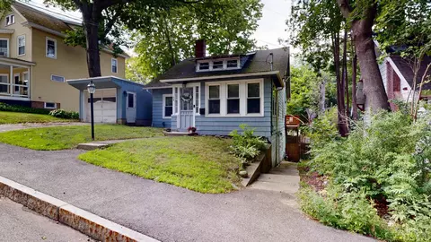 54 Lake St, Auburn, ME 04210