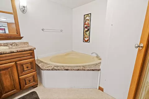 Bath - 431 Juniper Ln S, Sidney, ME 04330 photo 2 of 4