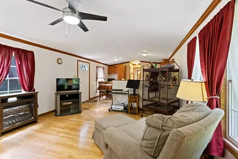 Living - 431 Juniper Ln S, Sidney, ME 04330 photo 2 of 3