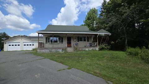 72 Main St, Albion, ME 04910