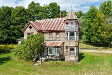24 Lincoln Rd, Enfield, ME 04493