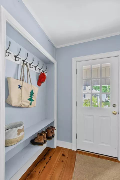 Entry Way - 15 Old Stage Rd, Woolwich, ME 04579 photo 1 of 10