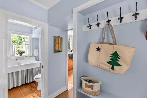 Entry Way - 15 Old Stage Rd, Woolwich, ME 04579 photo 3 of 10