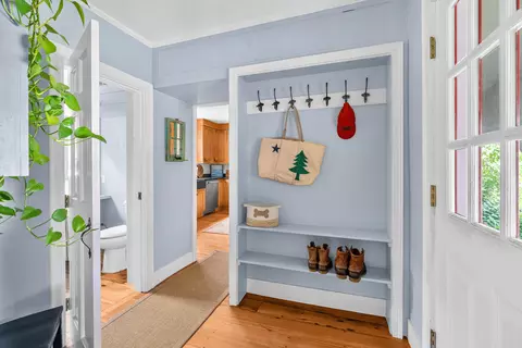 Entry Way - 15 Old Stage Rd, Woolwich, ME 04579 photo 2 of 10
