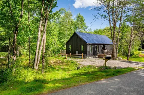 1 Chris Rd, Rockport, ME 04856
