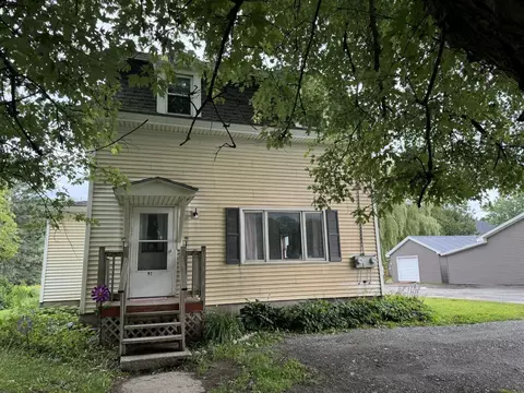 97 North St, Houlton, ME 04730