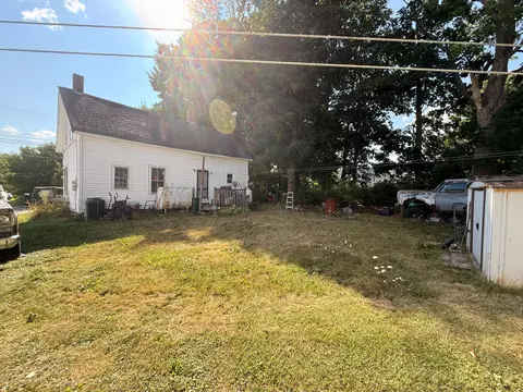 29 Warren St, Rockland, ME 04841