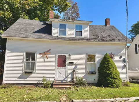 29 Warren St, Rockland, ME 04841