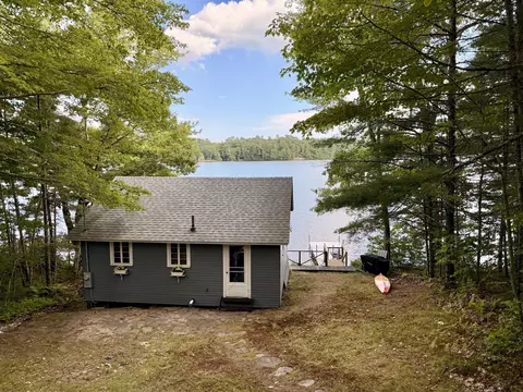 38 Beach Ln, Damariscotta, ME 04543