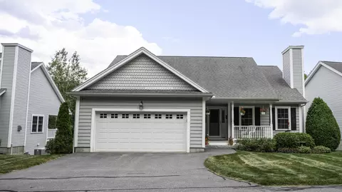 44 Carriage Ln #6, Brunswick, ME 04011