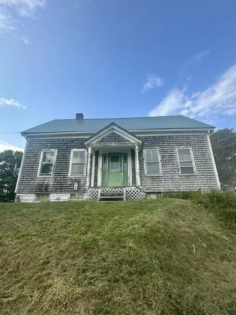 11 South St, Eastport, ME 04631