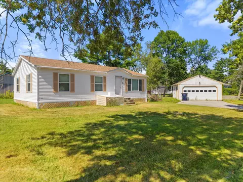 85 Shepherd Dr, Bangor, ME 04401
