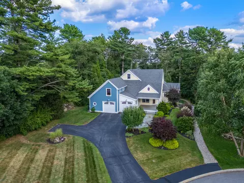 10 Morning Walk Ln, Kennebunk, ME 04043
