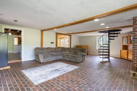 Living - 10 Old Thorne Rd, Baldwin, ME 04024 photo 1 of 9