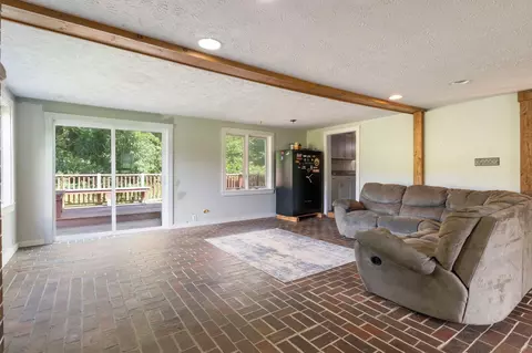 Living - 10 Old Thorne Rd, Baldwin, ME 04024 photo 2 of 9