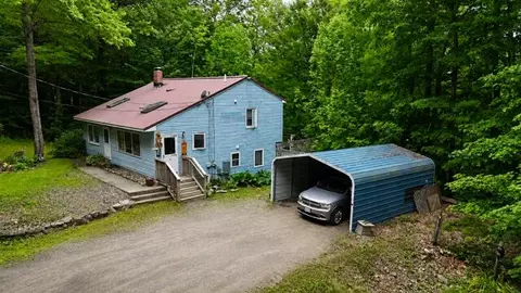 7 Lovers Ln, Saint Albans, ME 04971