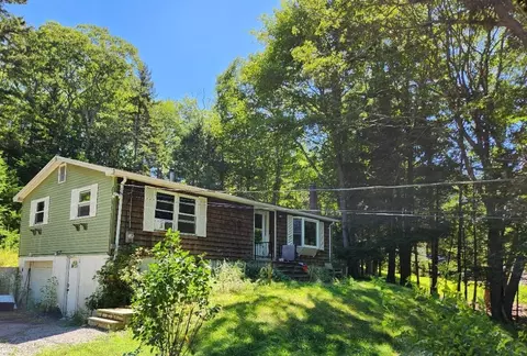 34 Hutchinson Dr, Boothbay Harbor, ME 04538
