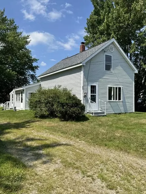 909 Main St, Bradley, ME 04411