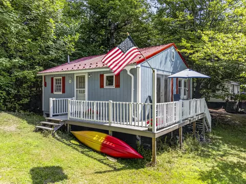 121 Bassett Lndg, West Gardiner, ME 04345