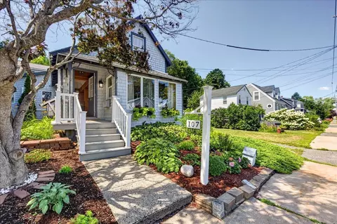 107 Ledgelawn Ave, Bar Harbor, ME 04609