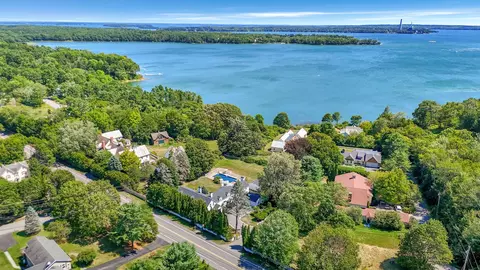 227 Foreside Rd, Cumberland, ME 04110