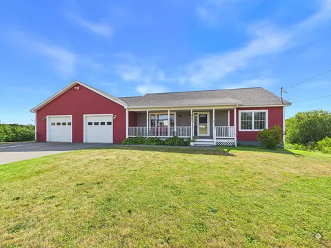667 Newburgh Rd, Hermon, ME 04401