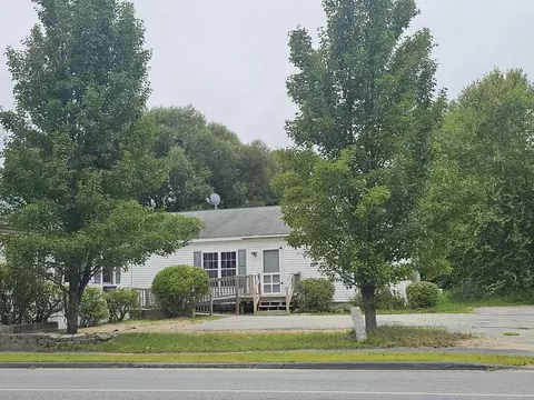 95 Pleasant St, Oxford, ME 04270