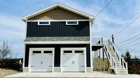 8 Pleasant St, Lubec, ME 04652