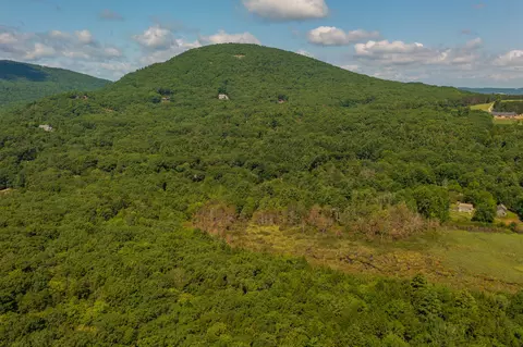 450 Molyneaux Rd, Camden, ME 04843